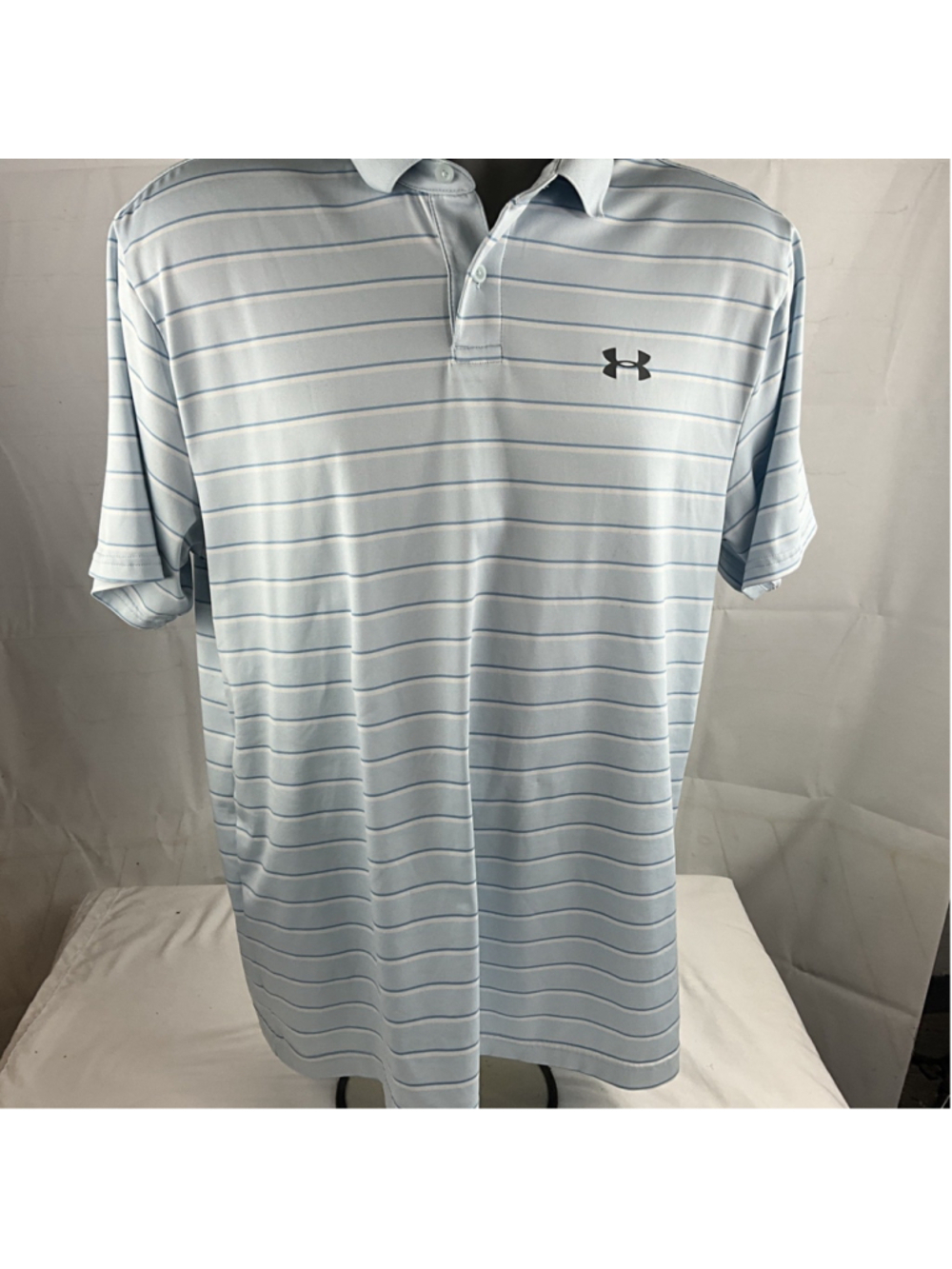 Men’s Under Armour Black Golf Polo Size Medium Loose Fit Heatgear